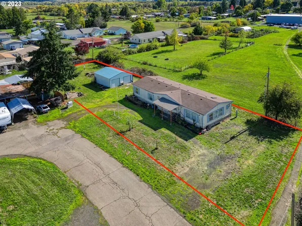 434 Locust St, Yoncalla, OR 97499