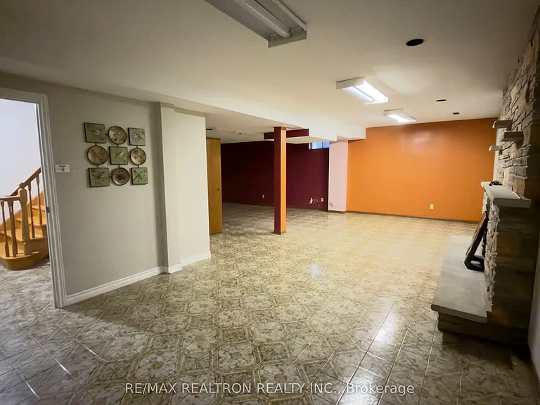 589 Sheppard Ave E — Photo 11