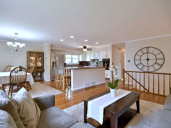 5th image of 1374 Brentwood Ln