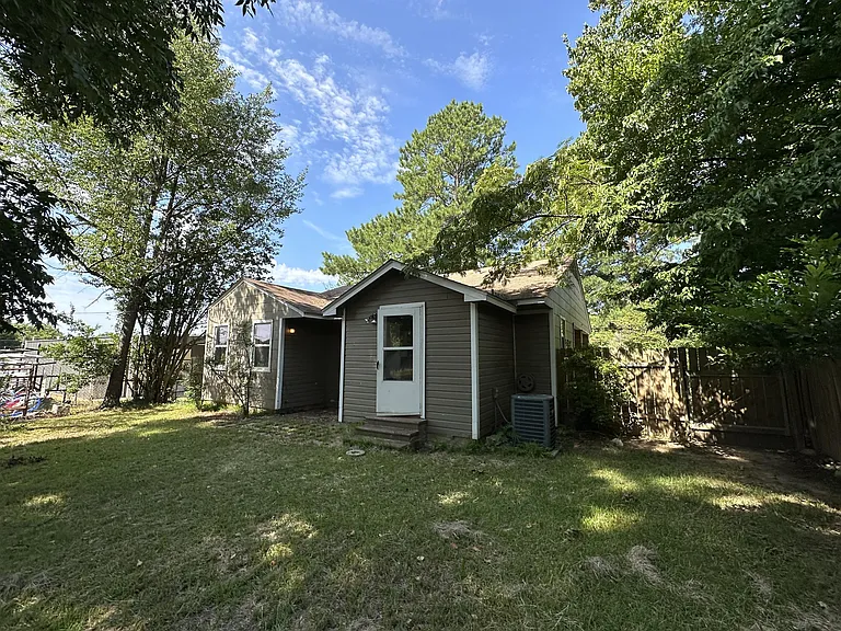 208 N Bowie St — Photo 18