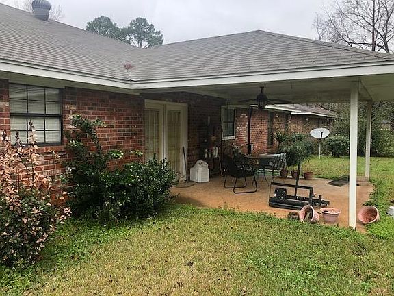 2nd image of 1517 W Court Dr