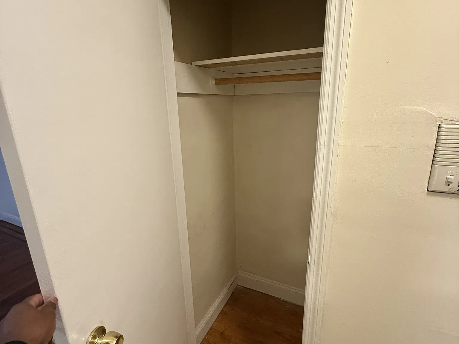 1BR, 1Bath, hardwood floors, — Photo 3
