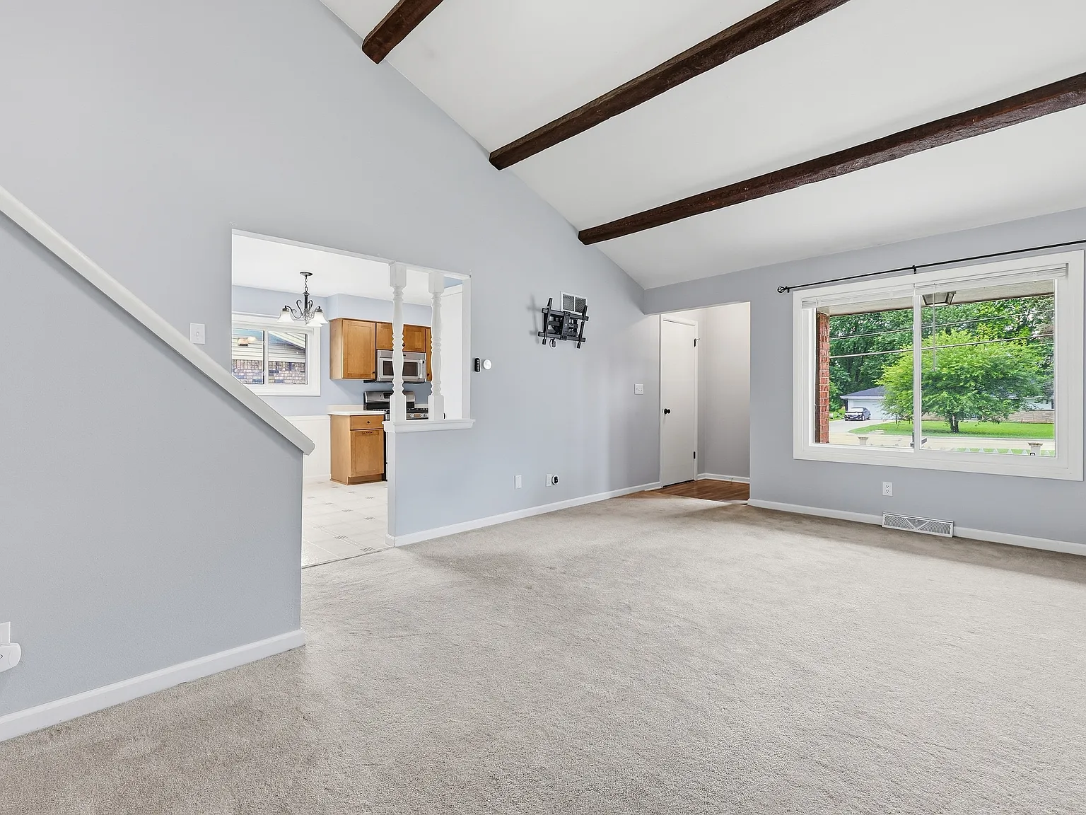 3 bed, 1400 sqft, $2,100 — Photo 4