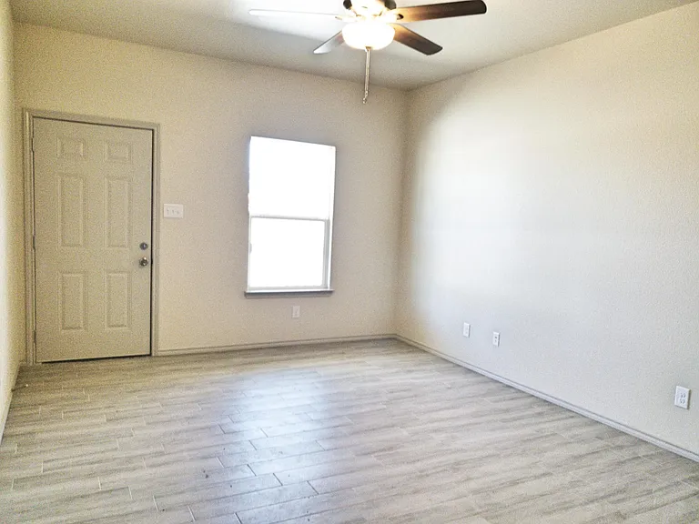 210 Crestview Ln — Photo 9