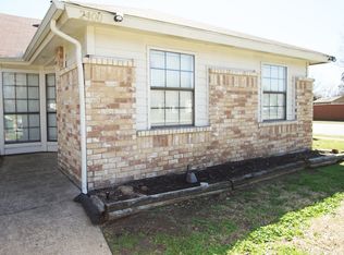 2400 Sunflower Dr, Arlington, TX 76014