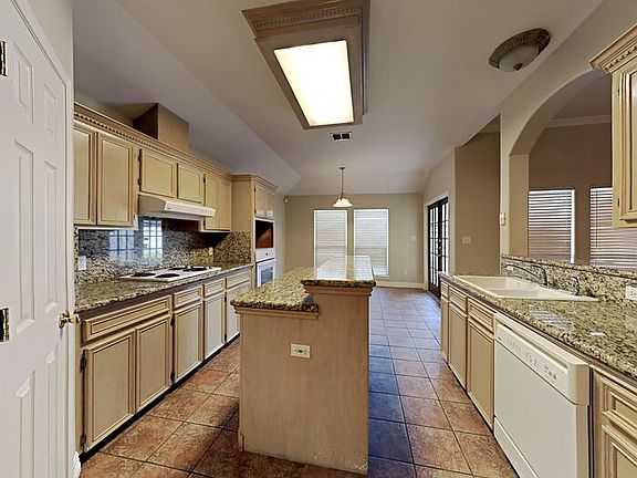 3rd image of 5941 Brockhampton St