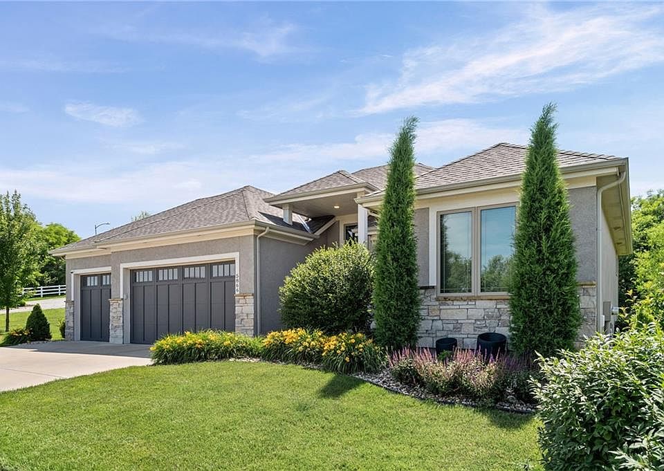 5866 S National Dr, Parkville, MO 64152 | Zillow