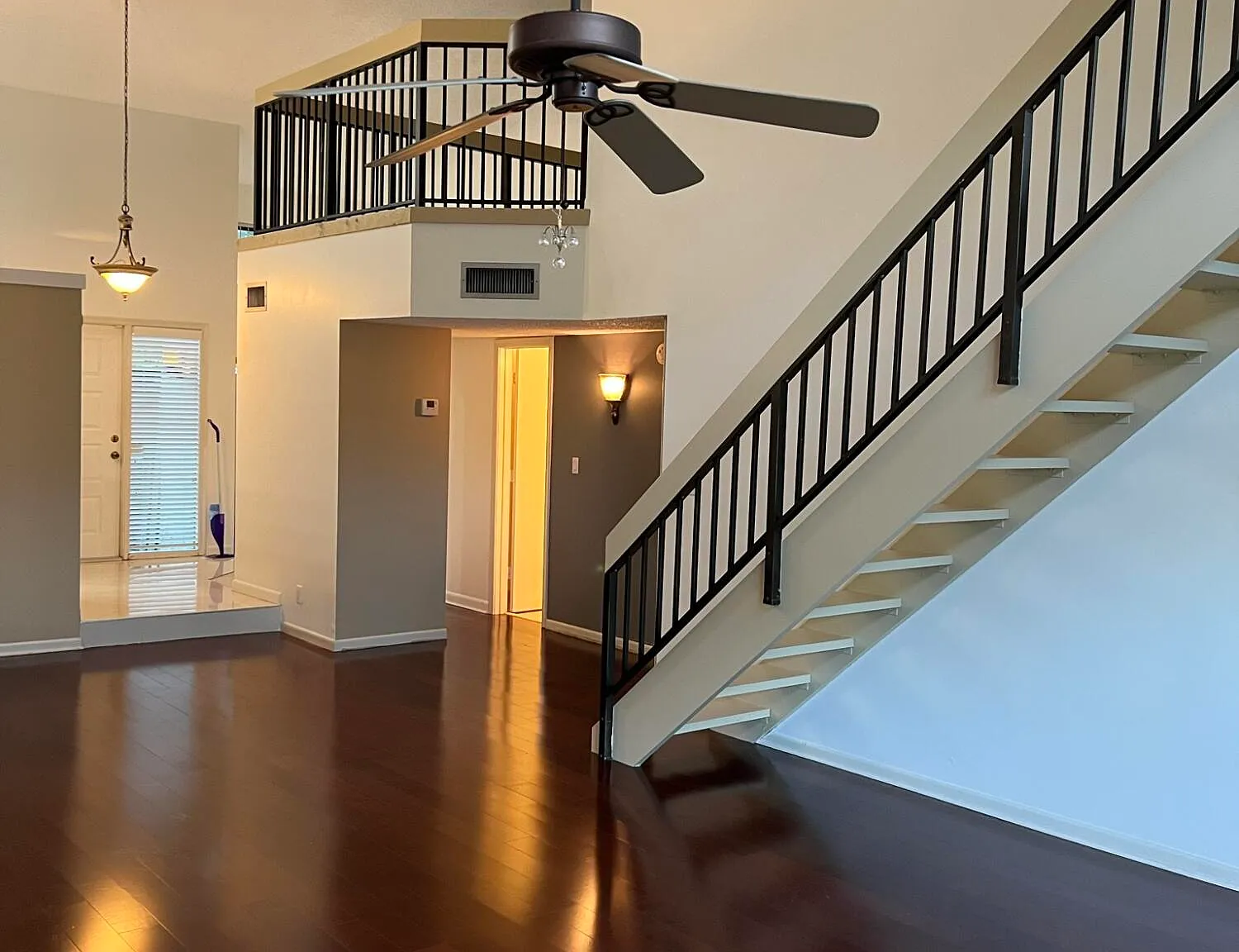 2 bed, 2.0 bath, 1166 sqft, $2,400 — Photo 2