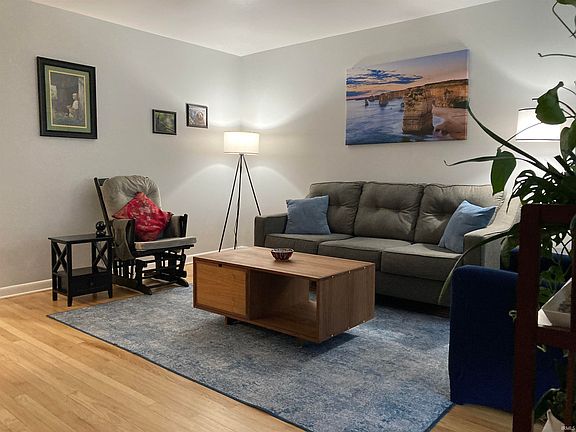 3rd image of 1725 N Meadow Rd