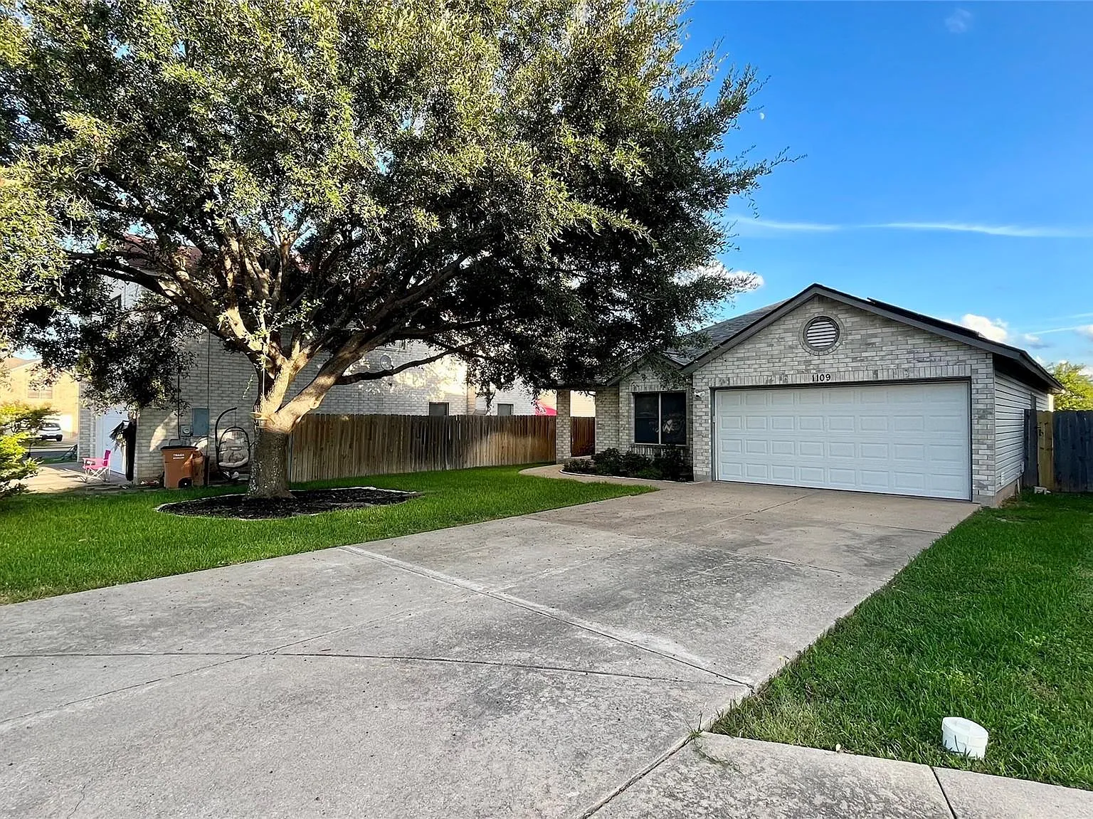 3 bed, 2.0 bath, 1522 sqft, $2,300 — Photo 2