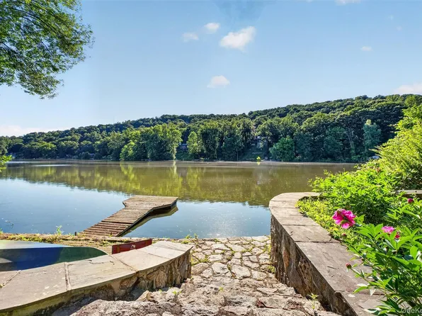 51 Lake Drive, Lake Peekskill, NY 10537