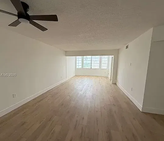 2 bed, 1.5 bath, 1633 sqft, $2,000 — Photo 2
