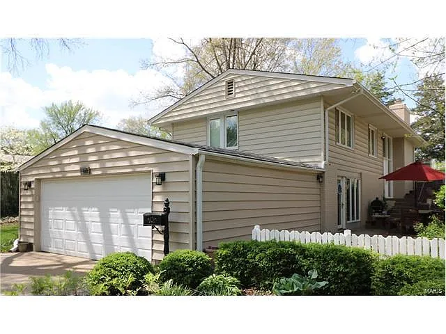 611 Mendelssohn Dr photo 1