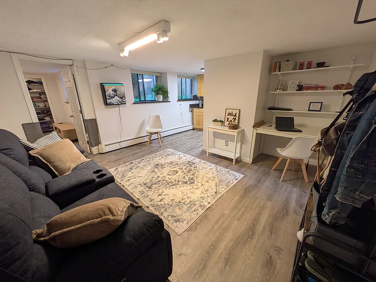 110 Lanark Rd #15 — Photo 1