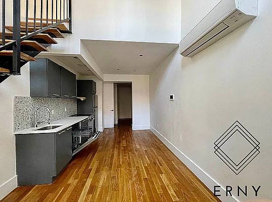 5th image of 299 Chauncey St #2
