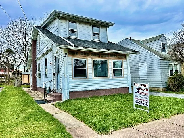3431 Montrose Ave — Photo 1