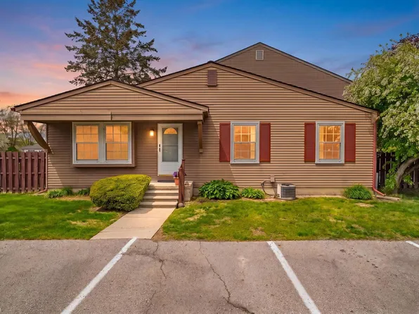33561 Bayview Dr, Chesterfield, MI 48047