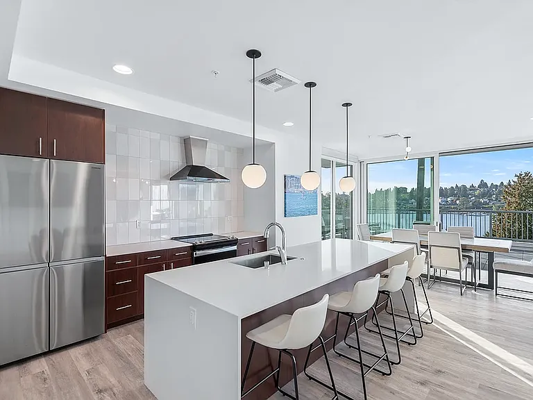 Flow Eastlake Apartments — Photo 16