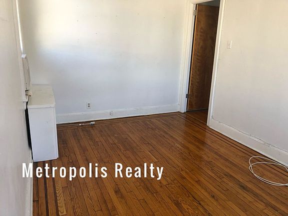 5th image of 2322 28th St APT 3C