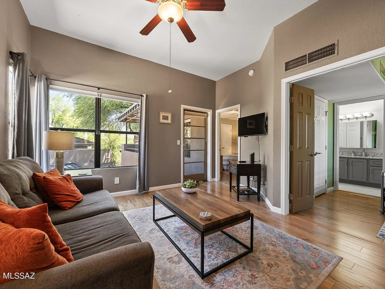 2 bed, 1.0 bath, 818 sqft, $1,700 — Photo 2