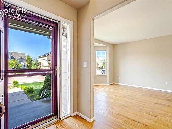 4th image of 564 Fox Run Cir