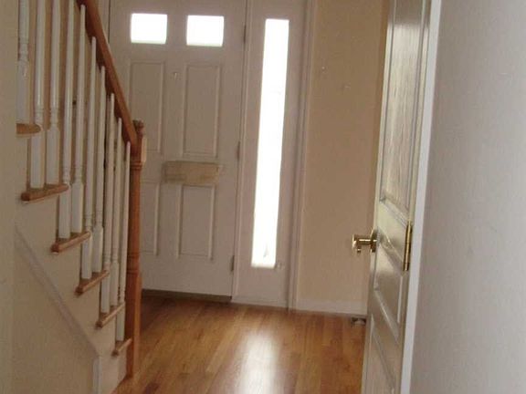 3rd image of 276 Montgomery St