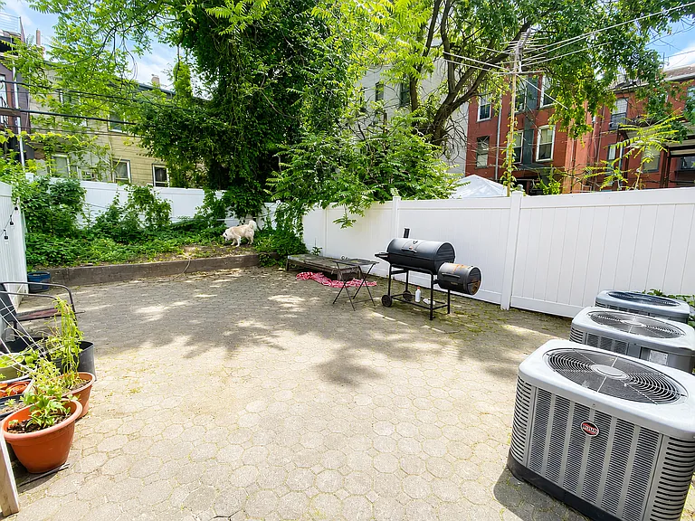 1102 Jefferson Ave #1A — Photo 8