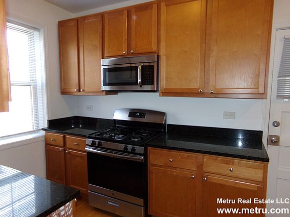 2nd image of 2045 W Berwyn Ave #3