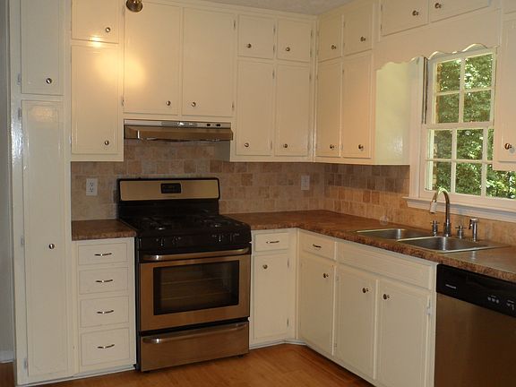 2nd image of 168 Jousters Ln