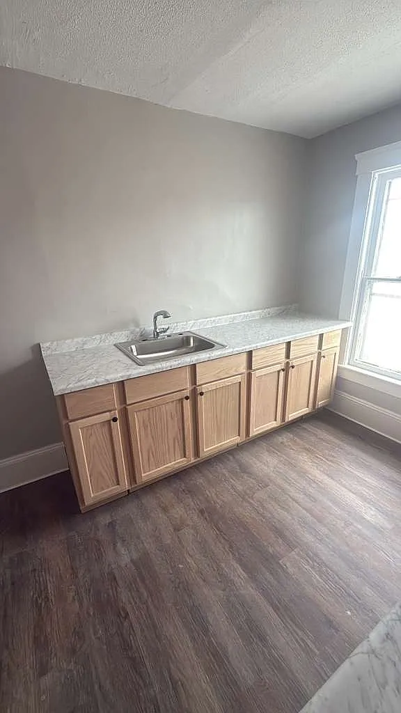 2 bed, 1000 sqft, $999 — Photo 4