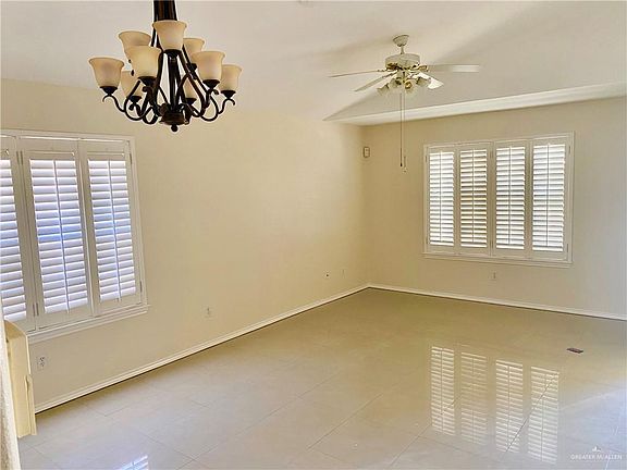 3rd image of 2421 Nightingale Ave