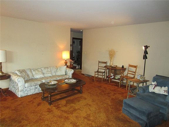 5th image of 5520 S 40th St