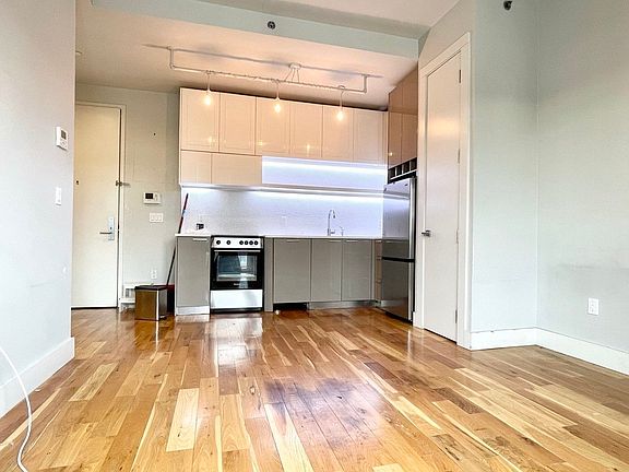 2nd image of 1038 Greene Ave #403