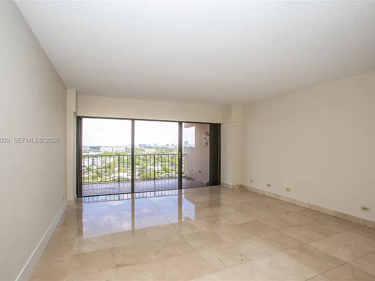 1800 NE 114th St #1502 — Photo 4