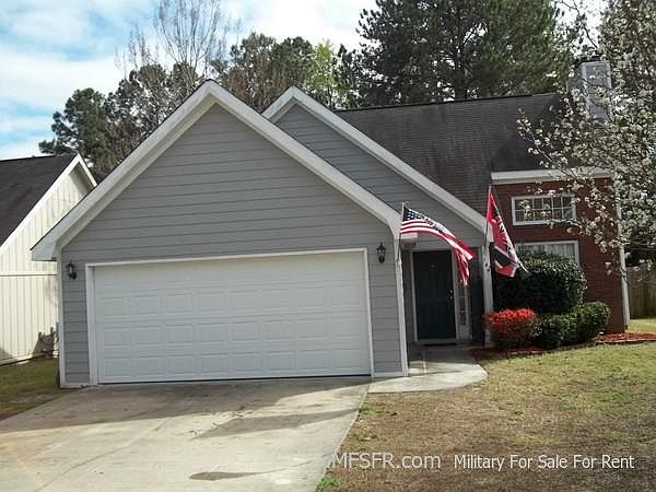 1st image of 144 Carriage Hill Dr