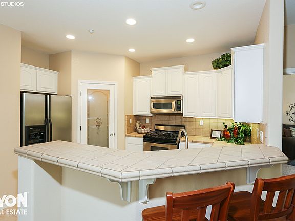 5th image of 754 Merritt Cir
