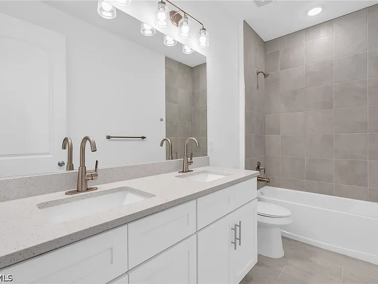 526 NW 9th St — Photo 14