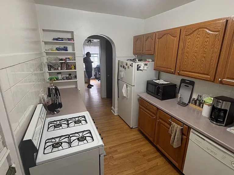 4520 N Wolcott Ave — Photo 2