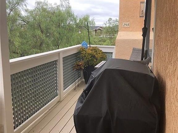 3rd image of 733 Vista Grande Way