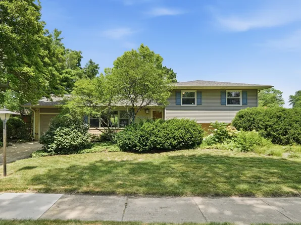 742 E Baldwin Rd, Palatine, IL 60074