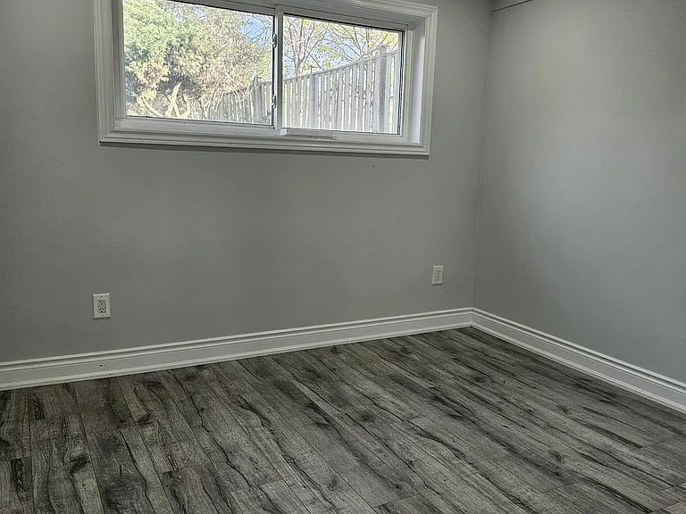 750 Willow Ave — Photo 9