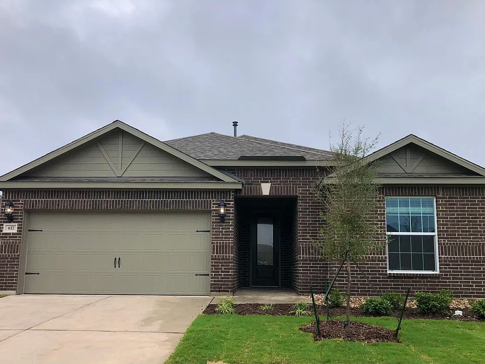617 Harbor Oaks Dr