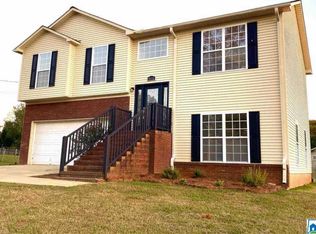1512 Rockview Cir, Weaver, AL 36277