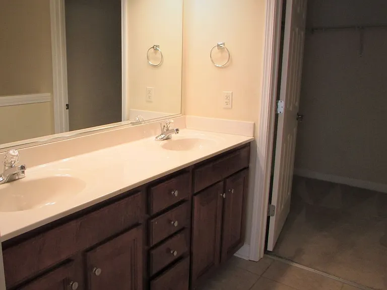 908 Resort Cir #707 — Photo 8