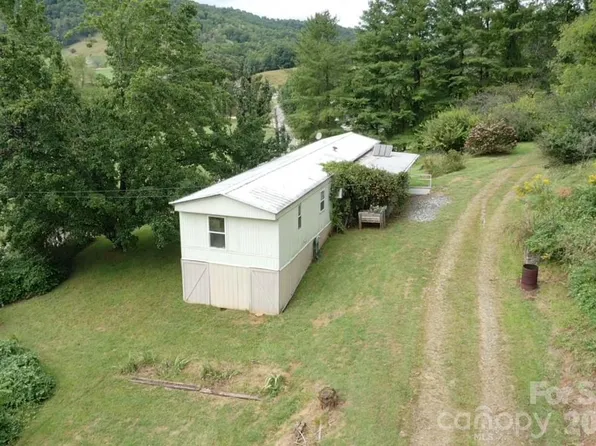 418 Green Valley Rd, Leicester, NC 28748
