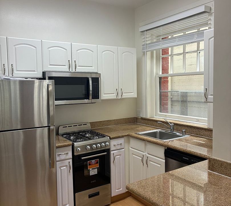 1st image of 900 Powell St APT 4
