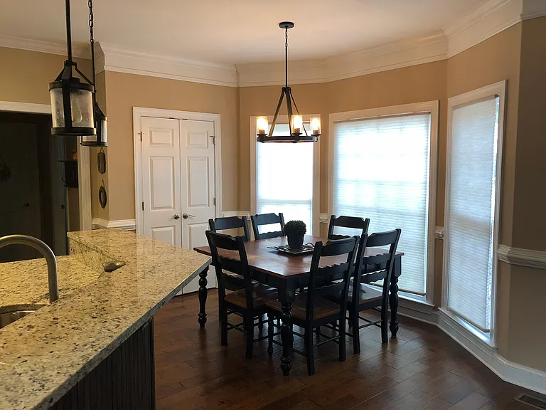 1091 Holcomb Ct — Photo 6