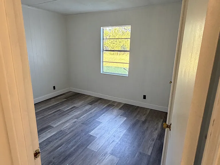 Robin St — Photo 8