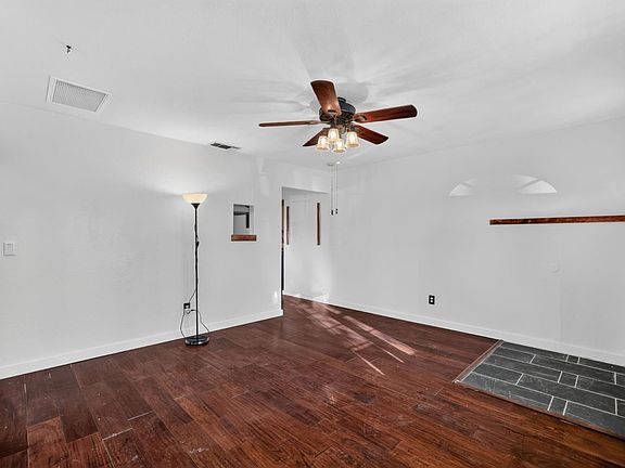 2nd image of 3933 Huron St