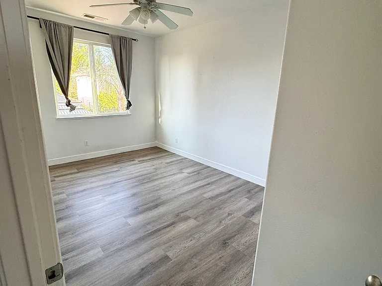 1421 Croydon Ct — Photo 15